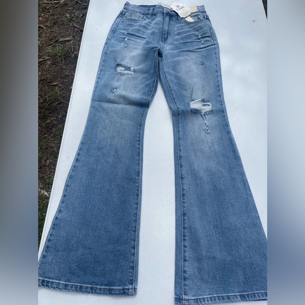NWT Flare distressed Jean